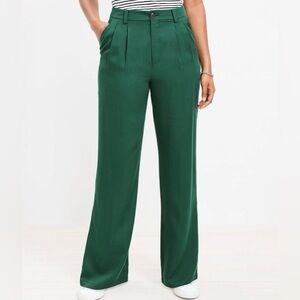 Ann Taylor LOFT Green Pleated Wide Leg Pants. NWOT